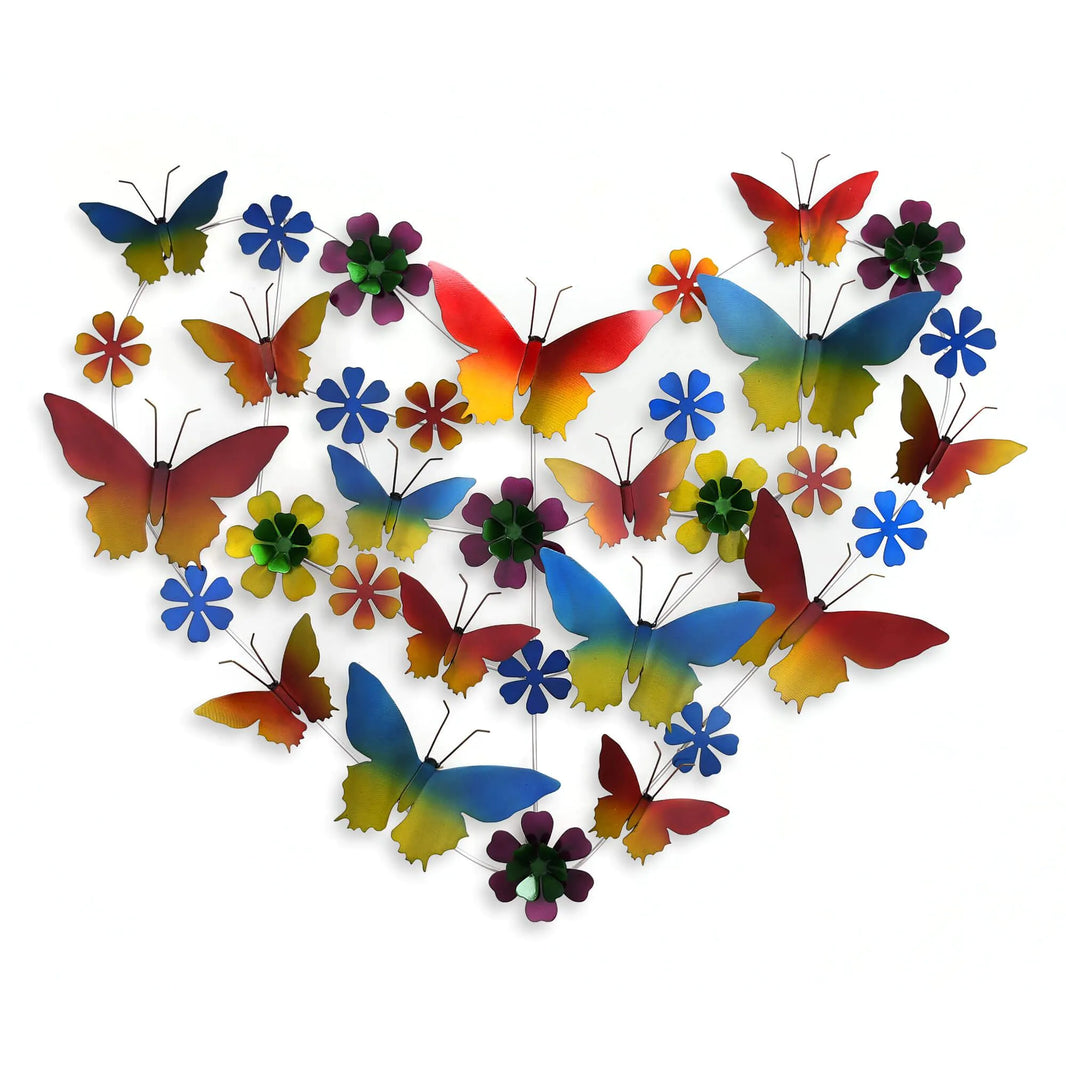 Moderne Wandskulptur Metall Herz Mit Schmetterlingen – Handgefertigt Und Dreidimensional auf weißem Hintergrund, exquisit in Details und Verarbeitung.