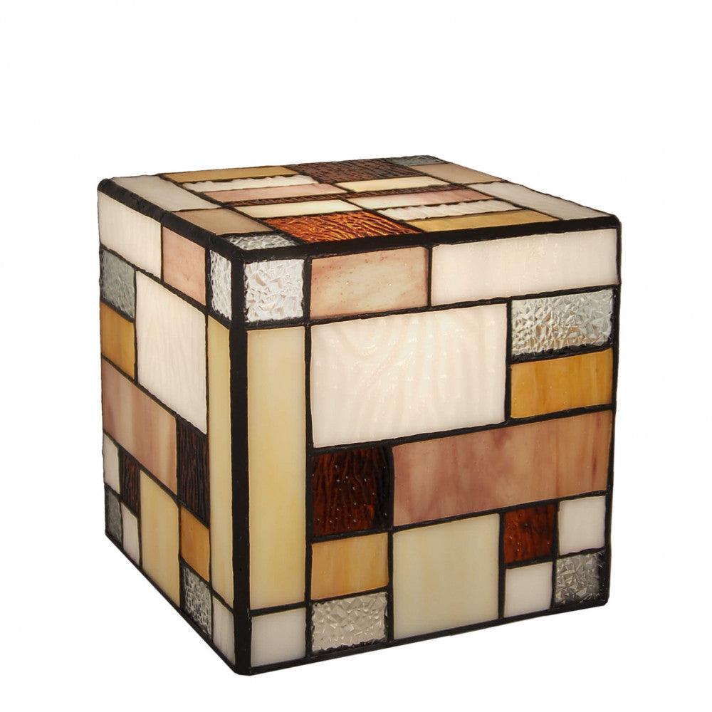 Nachttischlampe Matrix – Tradition trifft modernes Design in kunstvoller Tiffany-Verarbeitung, präsentiert mit einem eleganten quadratischen Lampenschirm aus farbenfrohem Tiffany-Glas.