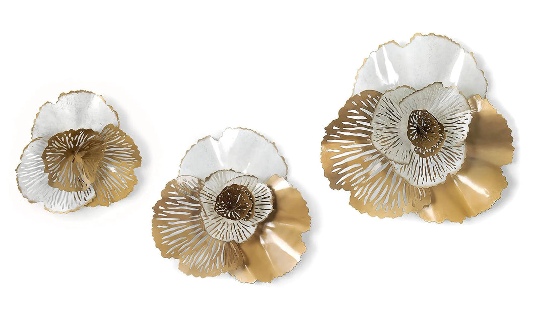 Handgefertigte Wandskulptur: Perforierte Blumen in Gold und Silber – Eine exklusive Dekoration, die Ihrem Zuhause Glanz verleiht, begleitet von einem Zertifikat des Handwerks.