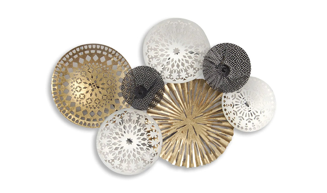 Handgefertigte Metall Wandskulptur im orientalischen Stil 50X74Cm, ein beeindruckendes Kunstwerk mit goldenen und schwarzen Elementen, die dem Raum Eleganz verleihen.