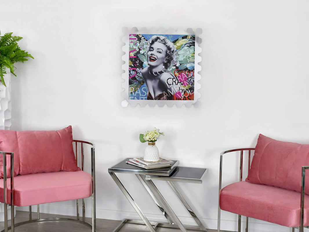 Detailansicht des modernen Pop Art Wandbilds zu Ehren von Marilyn Monroe, gefertigt aus hochwertiger Aluminiumplatte, Höhe 50cm, ideal für kreative Inneneinrichtungen.