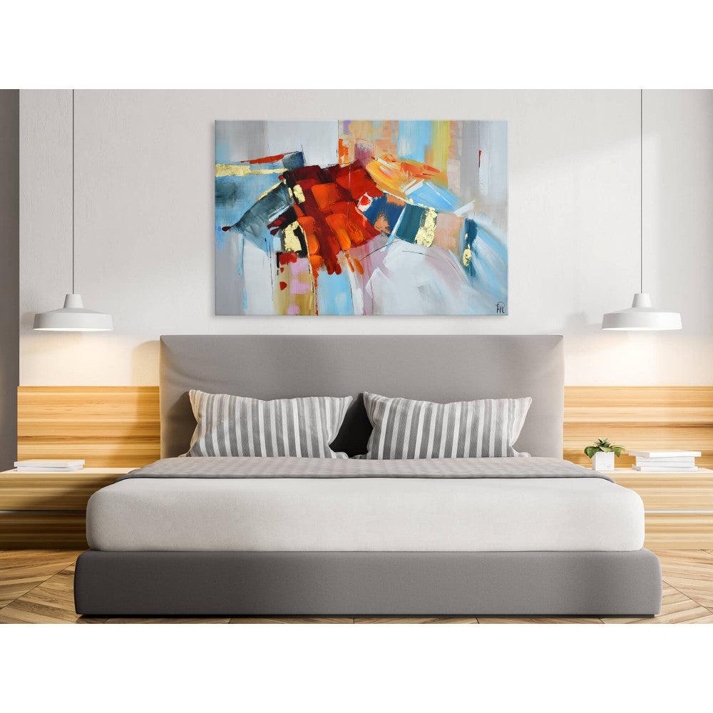 Faszinierendes mehrfarbiges Acryl-Gemälde mit lebhaften Rottönen und eleganter Rahmenstellung. Das Gemälde in einem stilvollen Schlafzimmer über dem modernen Bett präsentiert.