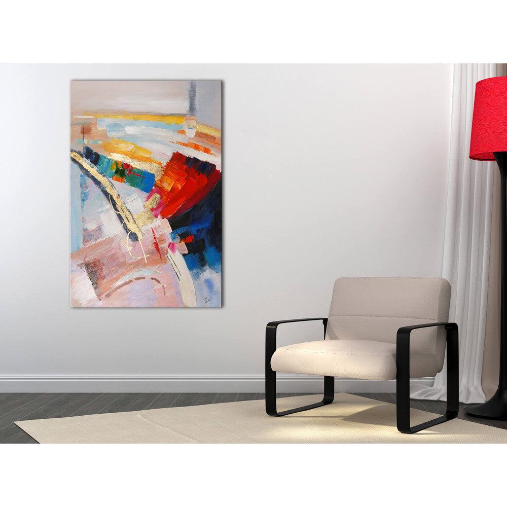 Fesselndes mehrfarbiges abstraktes Kunstwerk auf hellem Hintergrund - 120 x 80 cm, präsentiert in einem modernen Raum mit einem stilvollen Stuhl und einem roten Lampenlicht.