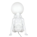 Ambition weiß. Tischlampe als moderne figurative Skulptur aus lackiertem Harz. - Designerobjekte.com