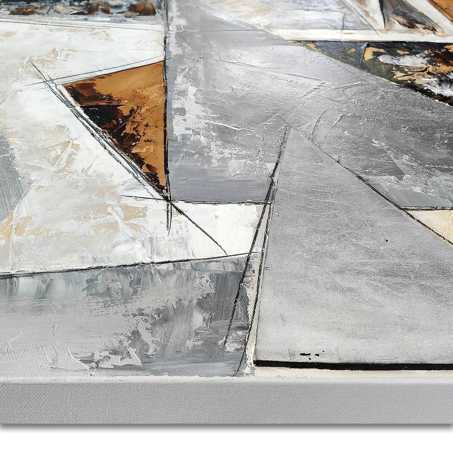 Detailansicht des handgemalten modernen abstrakten Gemäldes in Silber und Gold, 80x140 cm, zeigt die kunstvolle Textur und die verwendeten Materialien.