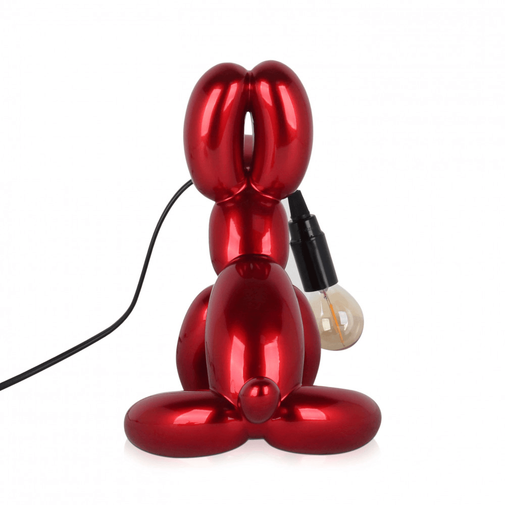 Ballonhund Rot Tischlampe – Skulpturale Pop Art Lampe aus Harz mit Metalleffekt, Rückansicht der Lampe, die die kunstvolle Gestaltung und das hochwertige Material zeigt.