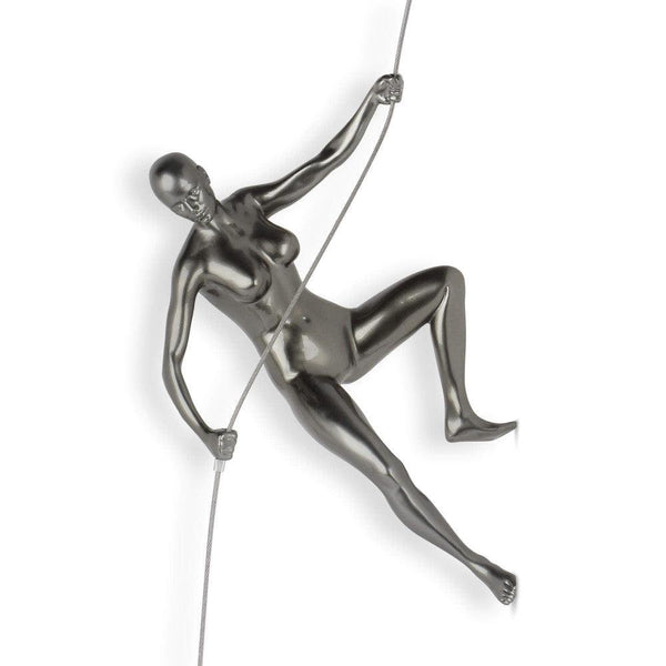 Bergsteigerin 3 anthrazit. Moderne figurative Skulptur aus Metalleffekt Harz, zum Aufhängen an der Wand - Designerobjekte.com