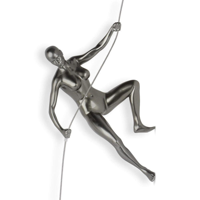 Bergsteigerin 3 anthrazit. Moderne figurative Skulptur aus Metalleffekt Harz, zum Aufhängen an der Wand - Designerobjekte.com