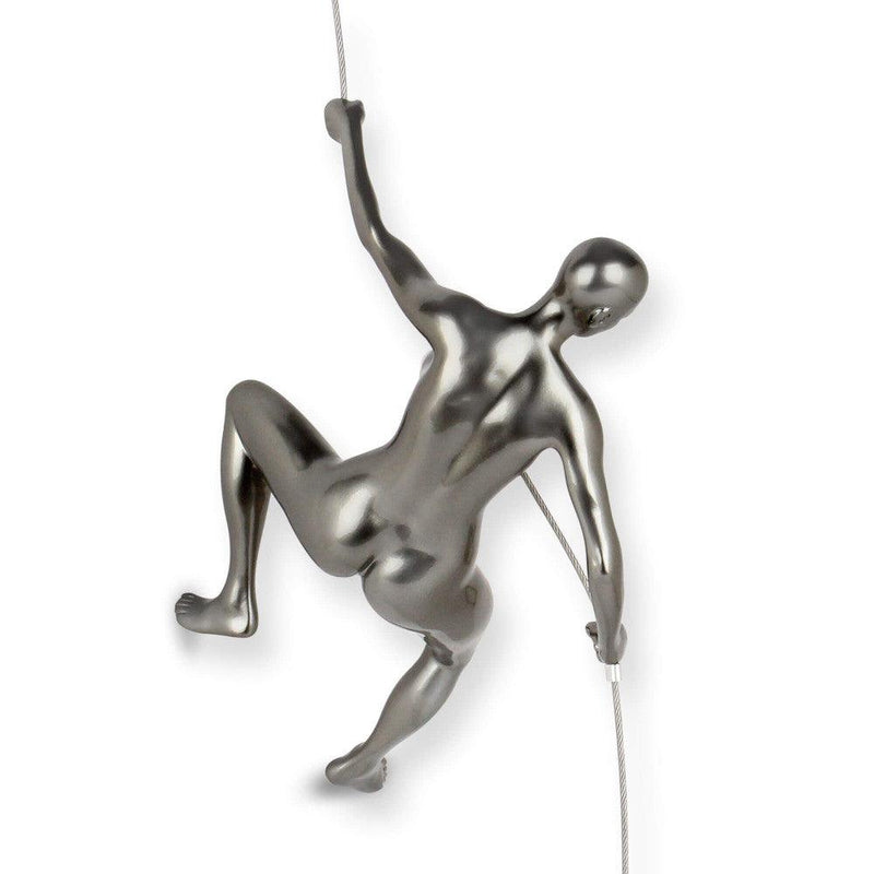 Bergsteigerin 3 anthrazit. Moderne figurative Skulptur aus Metalleffekt Harz, zum Aufhängen an der Wand - Designerobjekte.com