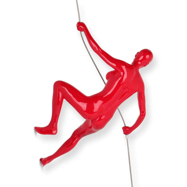 Bergsteigerin 3 rot. Moderne figurative Skulptur aus lackiertem Harz, zum Aufhängen an der Wand - Designerobjekte.com