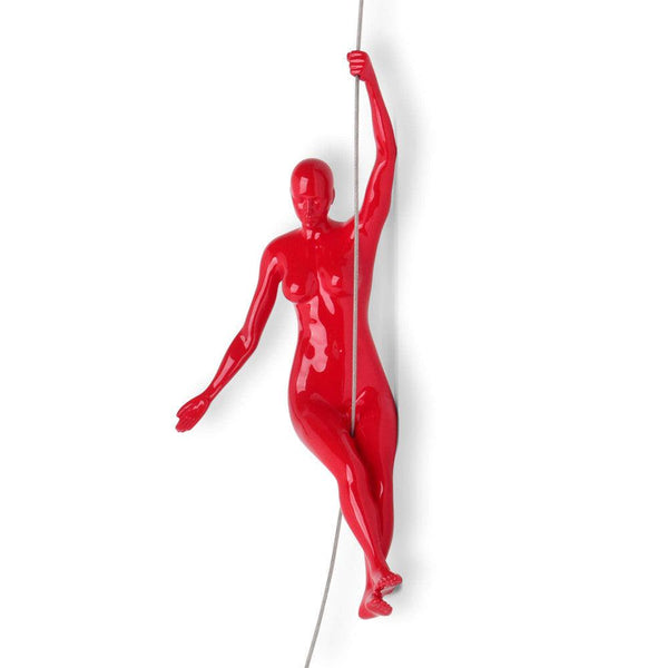 Bergsteigerin 4. Rot. Moderne figurative Skulptur aus lackiertem Harz, zum Aufhängen an der Wand - Designerobjekte.com