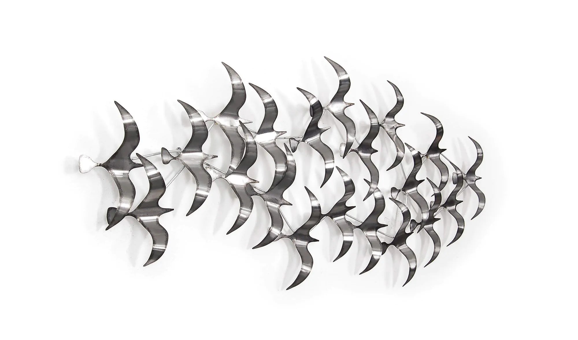 Die minimalistische Eleganz der Wandskulptur Möwen aus Metall in Silber, perfekt für moderne Innenräume und als kreativer Blickfang.