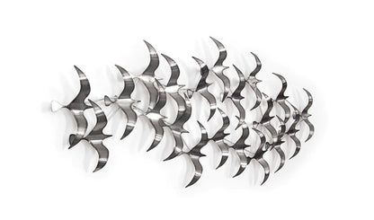 Die minimalistische Eleganz der Wandskulptur Möwen aus Metall in Silber, perfekt für moderne Innenräume und als kreativer Blickfang.