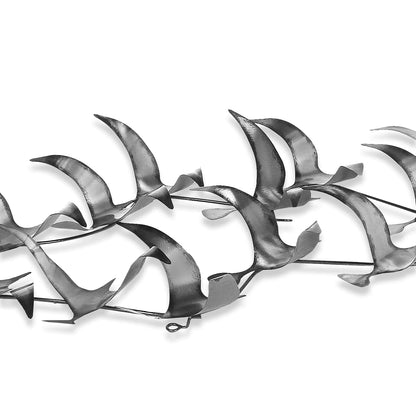 Elegante Wandskulptur Möwen aus Metall – Handgefertigt, Silberfarben, Modern mit 3D-Effekt, ideal für eine stilvolle Inneneinrichtung und als Kunstobjekt, das die Freiheit und Weite des Raumes widerspiegelt.