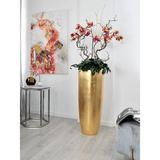 Bullet Designer Vase. Neoklassizistische Vase aus Glasfaserkunststoff, verziert mit goldfarbener Metallfolie - Designerobjekte.com