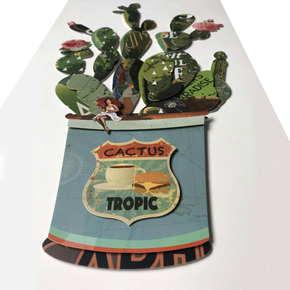 Kreative 3D-Collage: Kaktus in der Vase - Vintage Wanddekoration mit Glasrahmen. Die Collage zeigt den Kaktus mit einem charmanten Schild und lebendigen Farben, ideal für stilvolle Inneneinrichtungen.