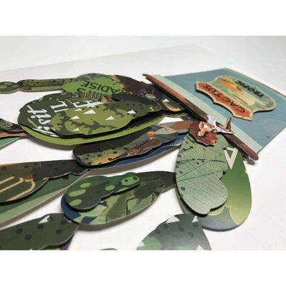 Detailaufnahme der kreativen 3D-Collage "Kaktus in der Vase" mit verschiedenen Farb- und Formelementen, die das Vintage-Design ergänzen.