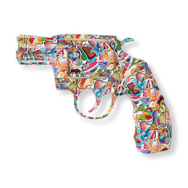 Pistole / Revolver mehrfarbig. 32 x 47 cm. Skulptur Pop Art aus Harz und Wassertransferdekor, zum Aufhängen an der Wand. - Designerobjekte.com