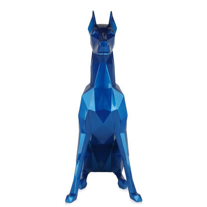 Facettierte Dobermann-Skulptur. Blauer Kunstwerk-Akzent. Hochwertiges Harz. Modernes Design. 82 x 47 x 34 cm.