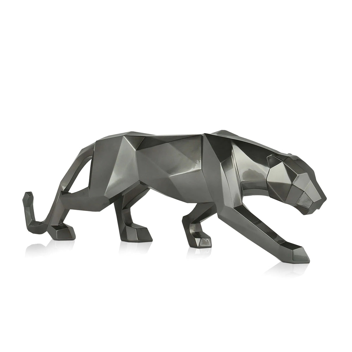 Detailaufnahme der facettierten Panther Skulptur aus Kunstharz mit Anthrazitmetallic-Finish, 31 cm hoch und 99 cm lang, zeigt die exquisite Verarbeitung.