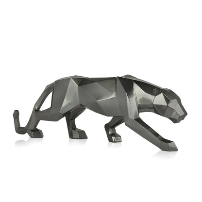 Detailaufnahme der facettierten Panther Skulptur aus Kunstharz mit Anthrazitmetallic-Finish, 31 cm hoch und 99 cm lang, zeigt die exquisite Verarbeitung.