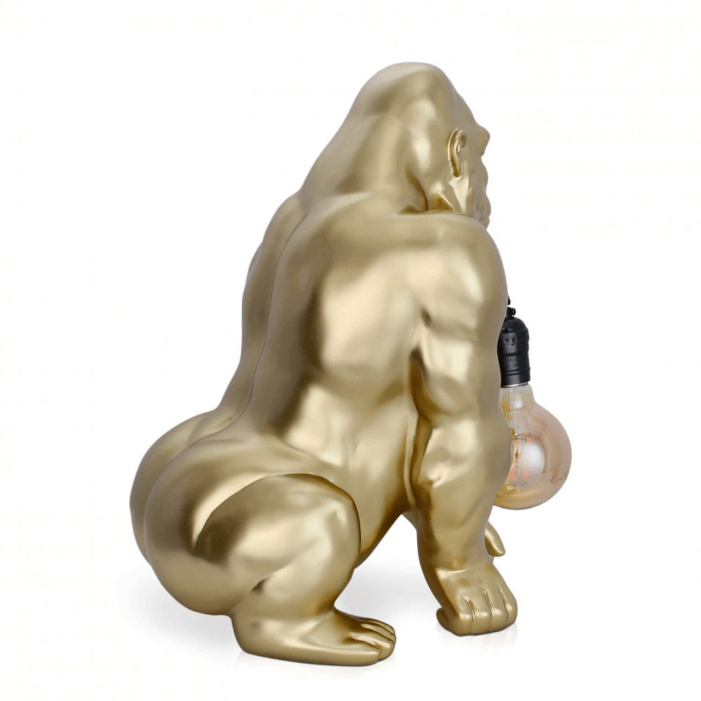 Designer Tischlampe Orang-Utan aus Harz mit Goldeffekt – Rückansicht der goldenen Tischlampe, die künstlerisches Design mit Funktionalität vereint.