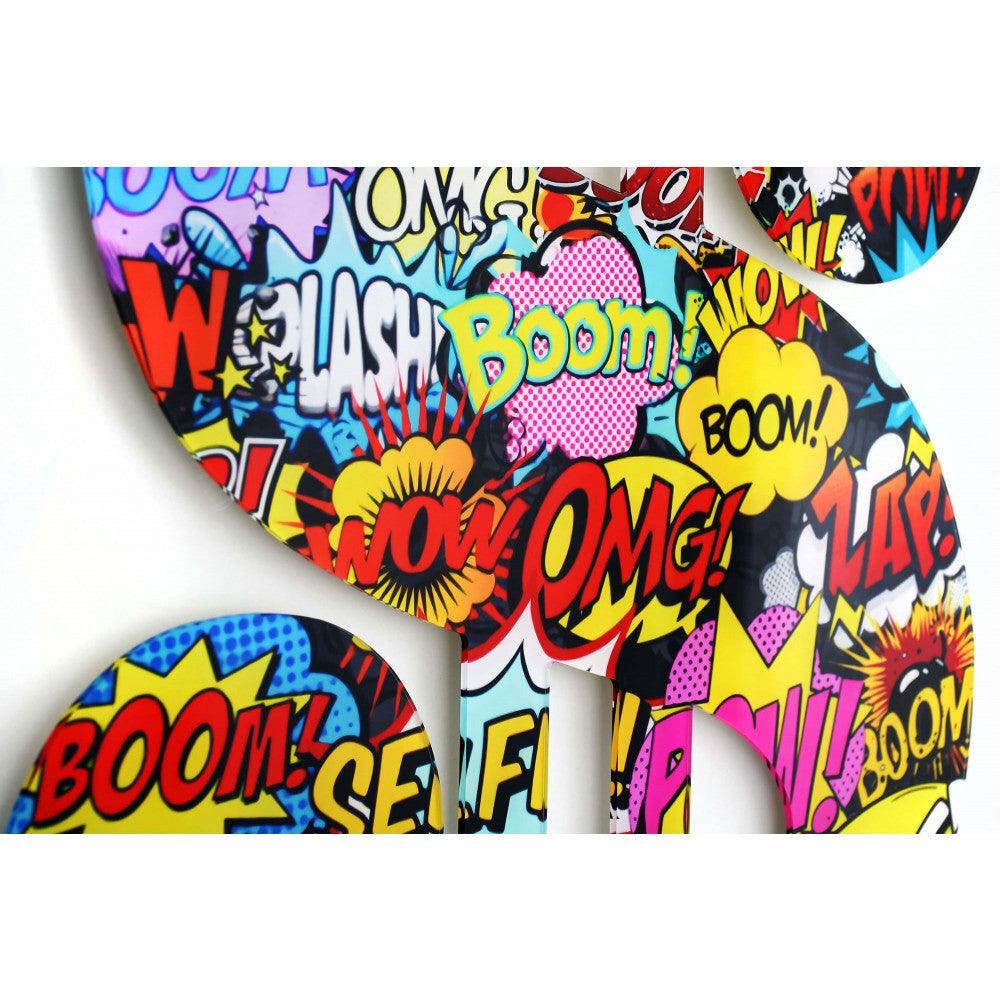 Detaillierte Ansicht von Dollar Pop Art: Mehrfarbiger Quadrodruck auf geformter Acrylplatte, zeigt lebhafte Comic-Elemente und grafische Effekte.