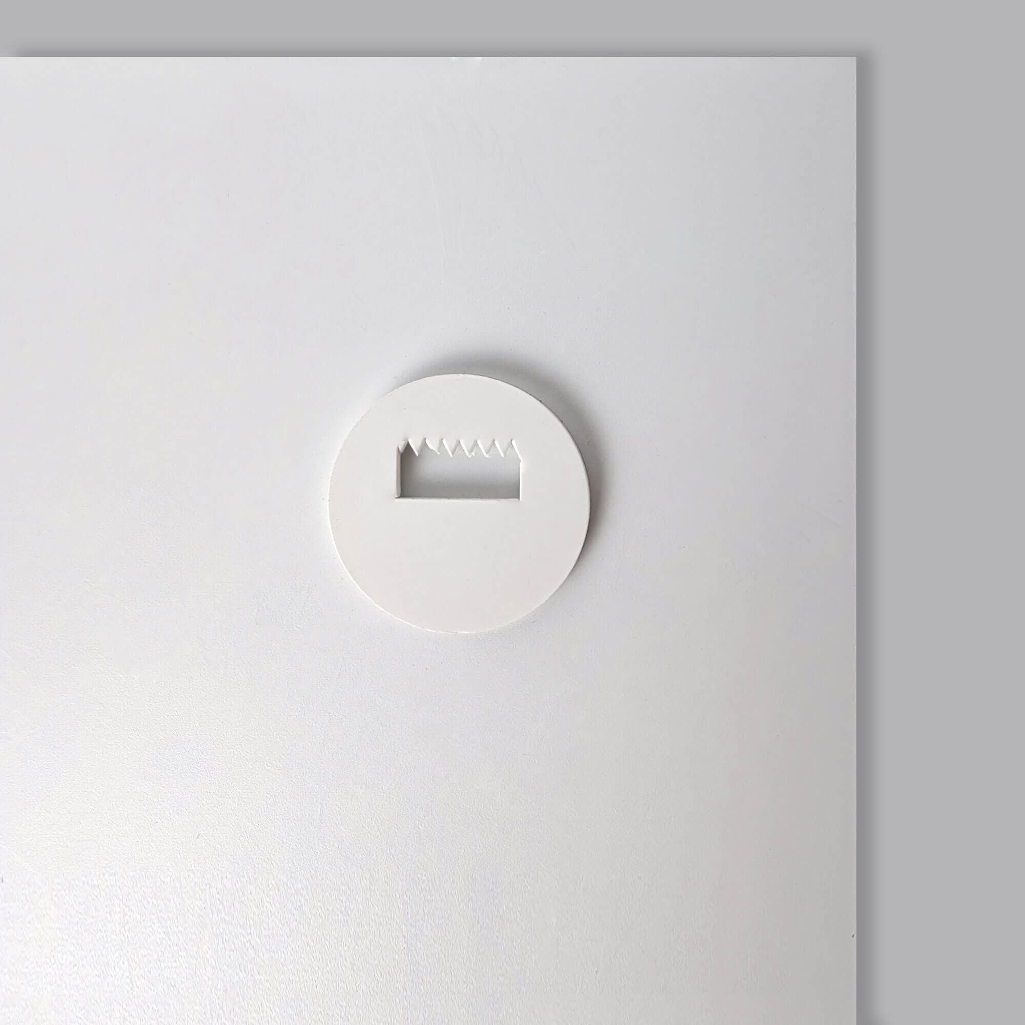 Das Kunstwerk Die Ragatta mit dem Perlenohrring, zertifiziert und made in Italy, ideal für jedes Interieur.