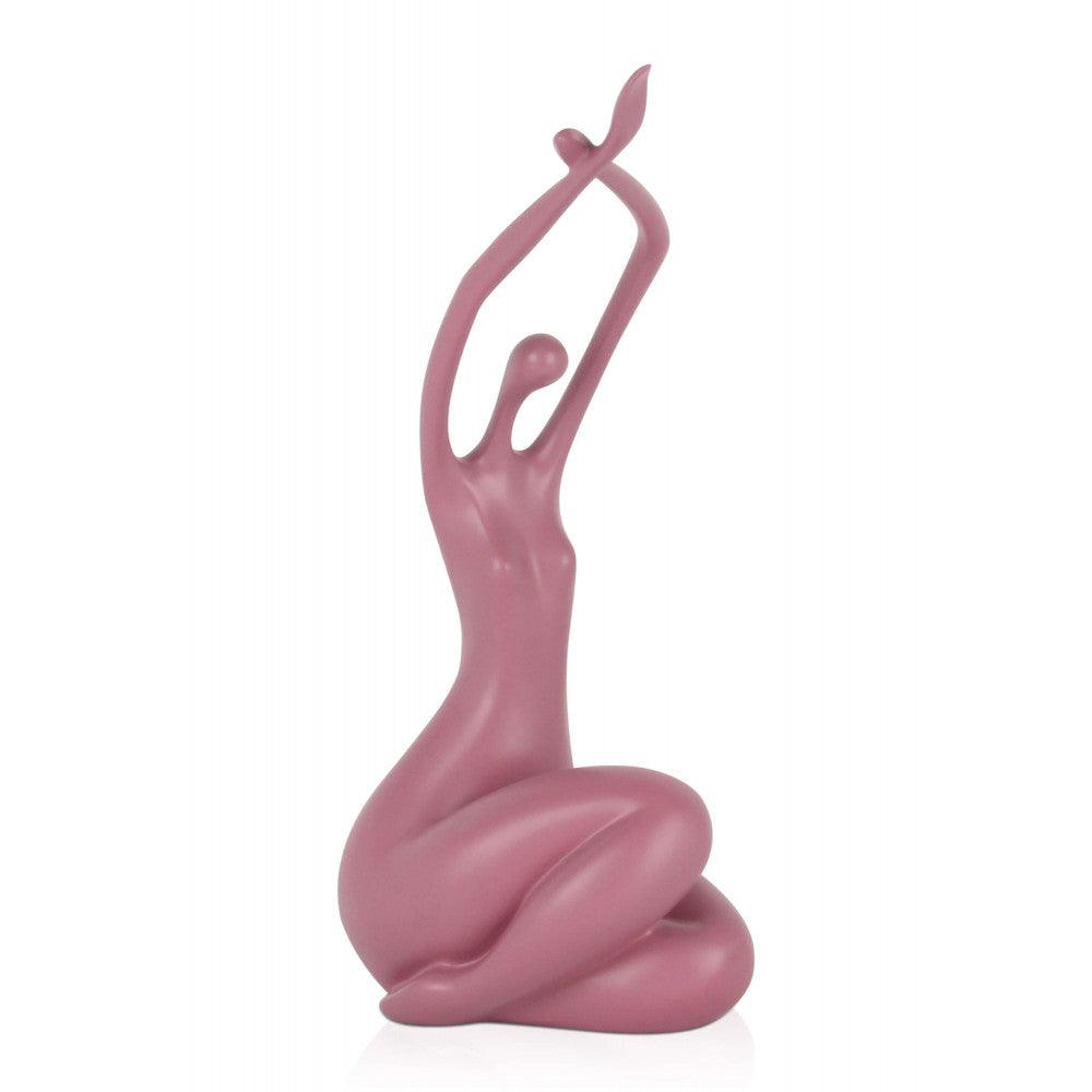 Erwachende Frau – Elegante moderne Skulptur in sanftem Rosa aus satiniertem Harz, zeigt eine stilvolle weibliche Figur, die mit erhobenen Händen posiert.