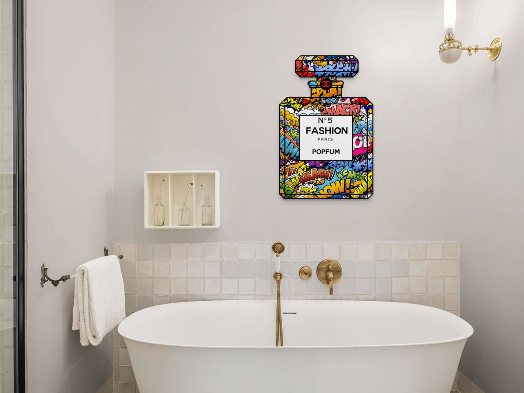 Detailansicht des modernen Acrylbilds Parfümflasche von Paolo & Edgar, das glänzendes Methacrylat und mehrfarbige Designs in höchster italienischer Handwerkskunst präsentiert.