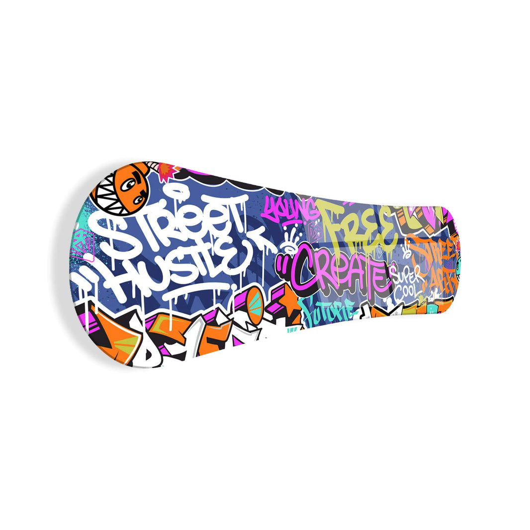 Nahaufnahme des Acrylgemälde Snowboard Graffiti 1 – Modernes Kunstwerk aus glänzendes Methacrylat, das eine faszinierende Farbexplosion zeigt, perfektes Beispiel für italienische Handwerkskunst.