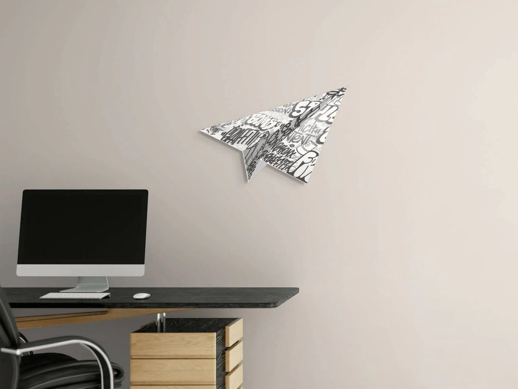 Acrylgemälde Papierflugzeug - modernes Graffiti Design aus glänzendem Methacrylat, dekoriert an einer Wand über einem Schreibtisch, 70 x 33 cm, perfekt für kreative Arbeitsbereiche.