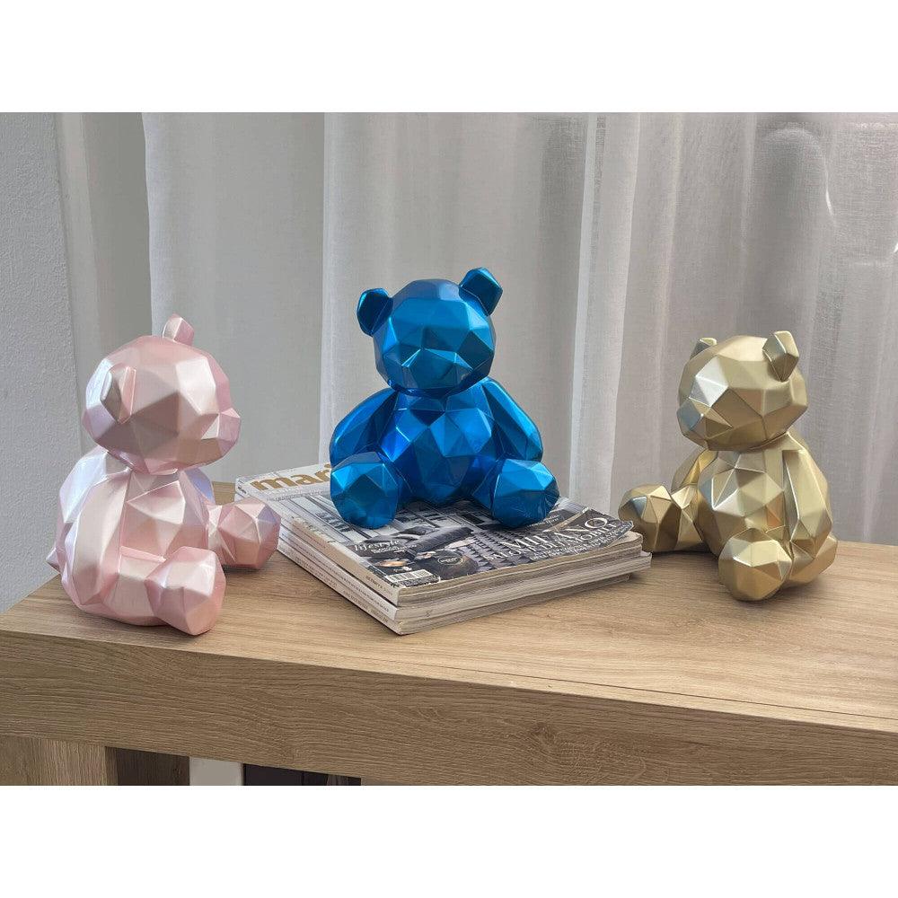 Facettierter goldfarbener Teddybär – Exquisite Kunstharzskulptur mit Metalleffekt, präsentiert zusammen mit pinkem und blauem Teddybären auf einem Tisch.