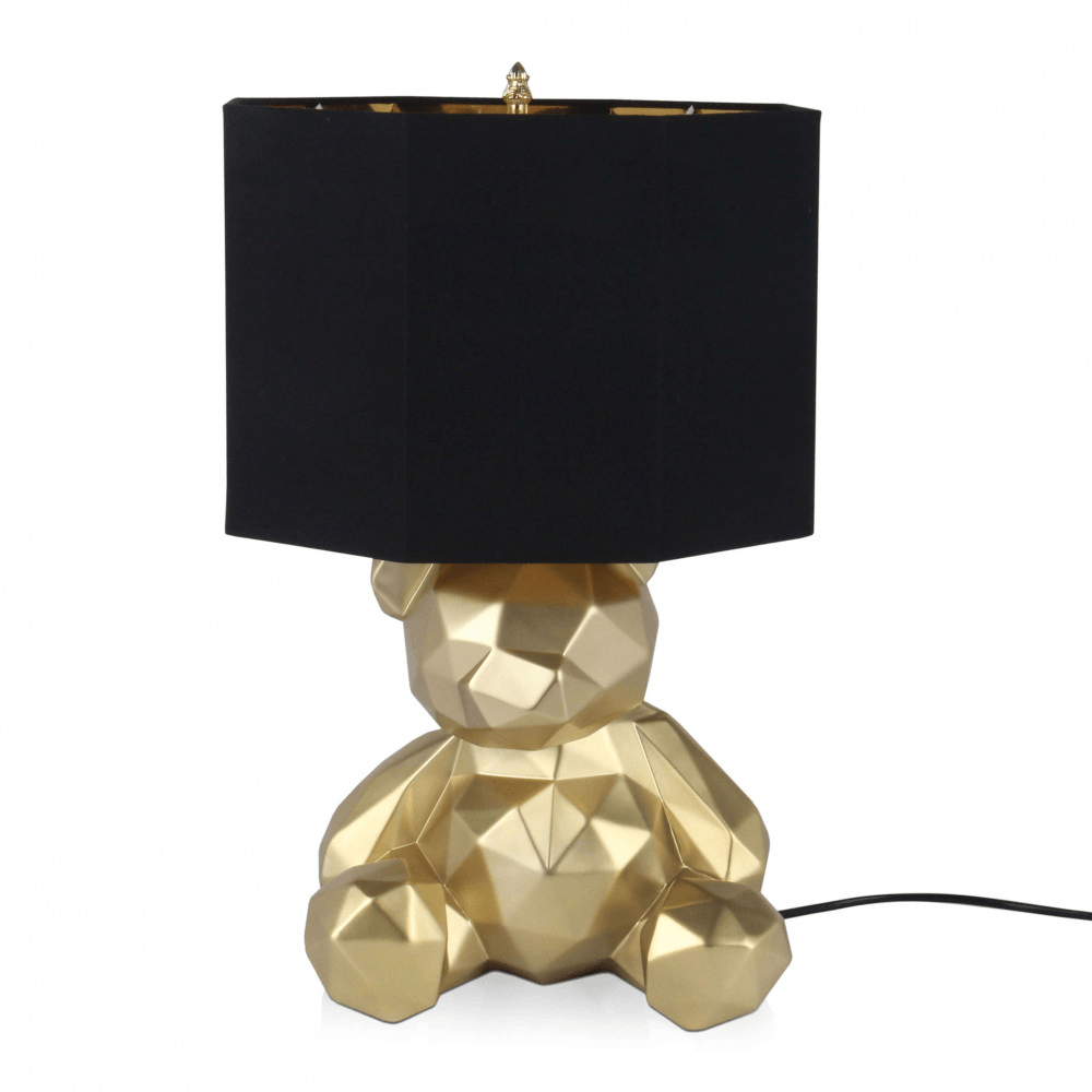 Facettierte Goldene Bärchen Tischlampe – Moderne Harzskulptur mit Metalleffekt, goldfarbener Bärchenfuß mit schwarzem lampenschirm und goldener Innenseite.