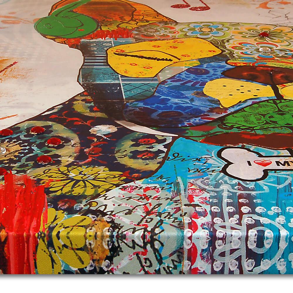 Detailansicht der französischen Bulldogge im Pop-Art-Stil – modernes Relief-Gemälde in Gelb (80x80 cm), das die lebendige Farbpalette und Textur zeigt.