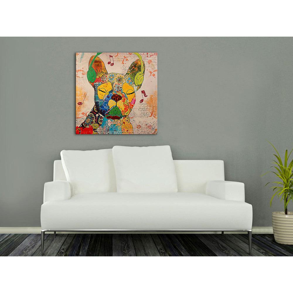 Französische Bulldogge im Pop-Art-Stil – modernes Relief-Gemälde (80x80 cm) platziert über einer weißen Couch in einem stilvollen Wohnraum.