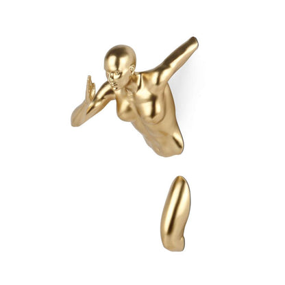 Goldene Läuferin – Elegante Wand-Skulptur aus Metalleffekt Harz, die in dynamischer Bewegung dargestellt wird und eine künstlerische Note in moderne Wohnräume bringt.