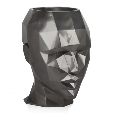 Facettierte Frauenkopf-Vase im modernen Low Poly Design aus hochwertigem Fiberglas mit elegantem Metalleffekt-Finish. Ideal als stilvolles Wohnaccessoire.