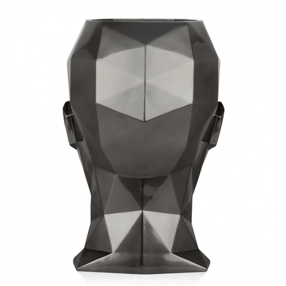 Facettierte Frauenkopf-Vase im modernen Low Poly Design aus hochwertigem Fiberglas, gezeigt von hinten, um die einzigartigen Details und das zeitgenössische Design zu verdeutlichen.