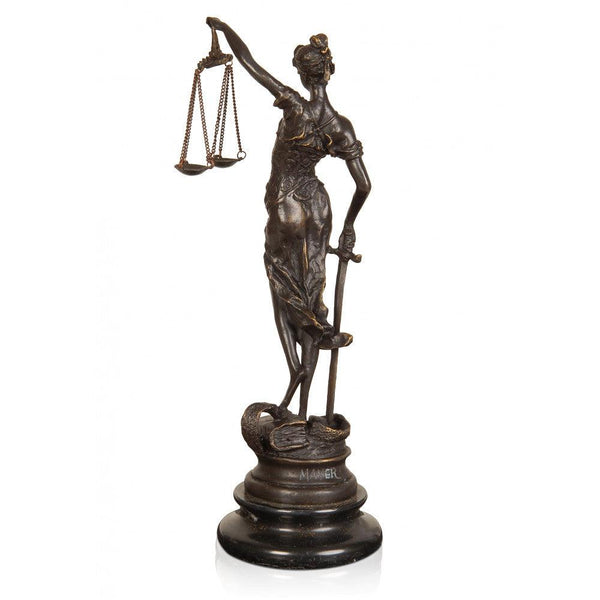 Justitia. Klassische Skulptur aus patinierter Bronze mit Marmorsockel - Designerobjekte.com