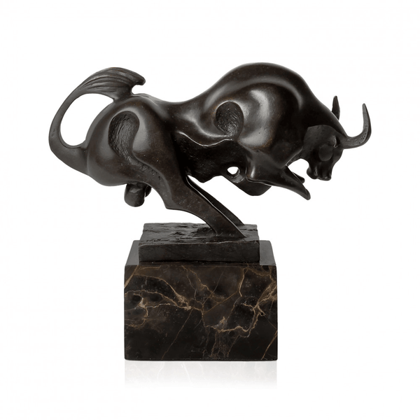 Kleiner Stier. Moderne Skulptur aus patinierter Bronze mit Marmorsockel - Designerobjekte.com