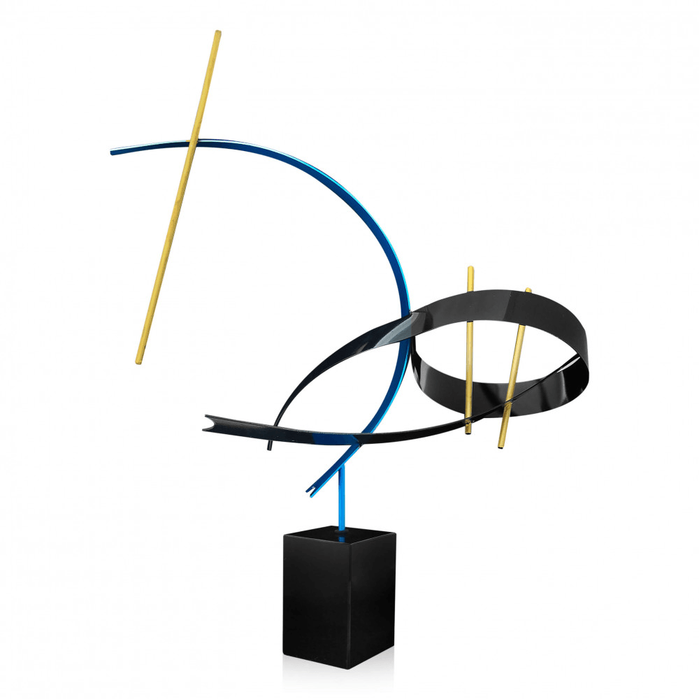 Abstrakte Metallskulptur mit Marmorsockel in leuchtenden Farben, bestehend aus bunten Metallteilen in Sonnengelb, Ozeanblau und Nachtenschwarz, die dynamische Linien und Kurven bilden, ideal für moderne Inneneinrichtungen.