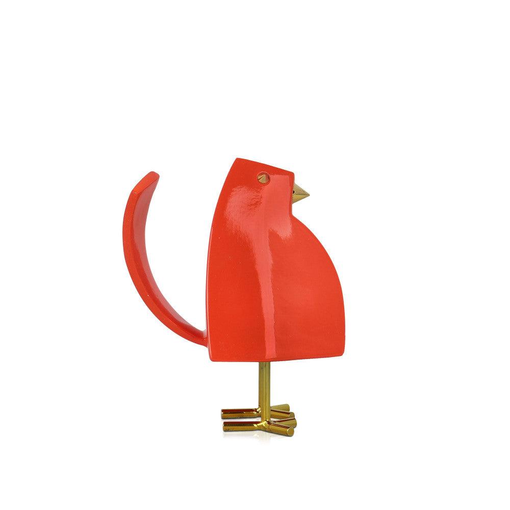 Moderne geometrische Kunstharzskulptur: Kleiner Vogel in leuchtendem Orange, in frontalem Blick, betont die glänzende Oberfläche und goldenen Akzente.