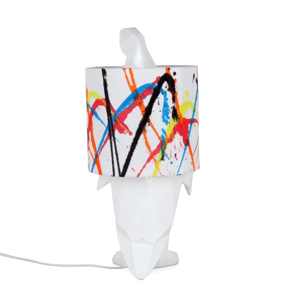Bunte Pinguin Tischlampe – Handverarbeitetes Kunstwerk aus Harz, mit farbenfrohem Lampenschirm auf einem stilvollen Pinguin-Fuß.