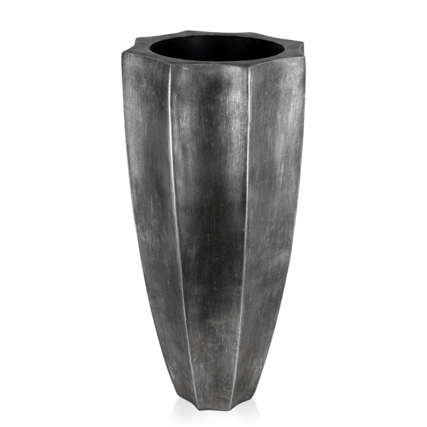 Lost City Vase. Geometrische Vase aus Glasfaserkunststoff, verziert mit Metallfolie - Designerobjekte.com