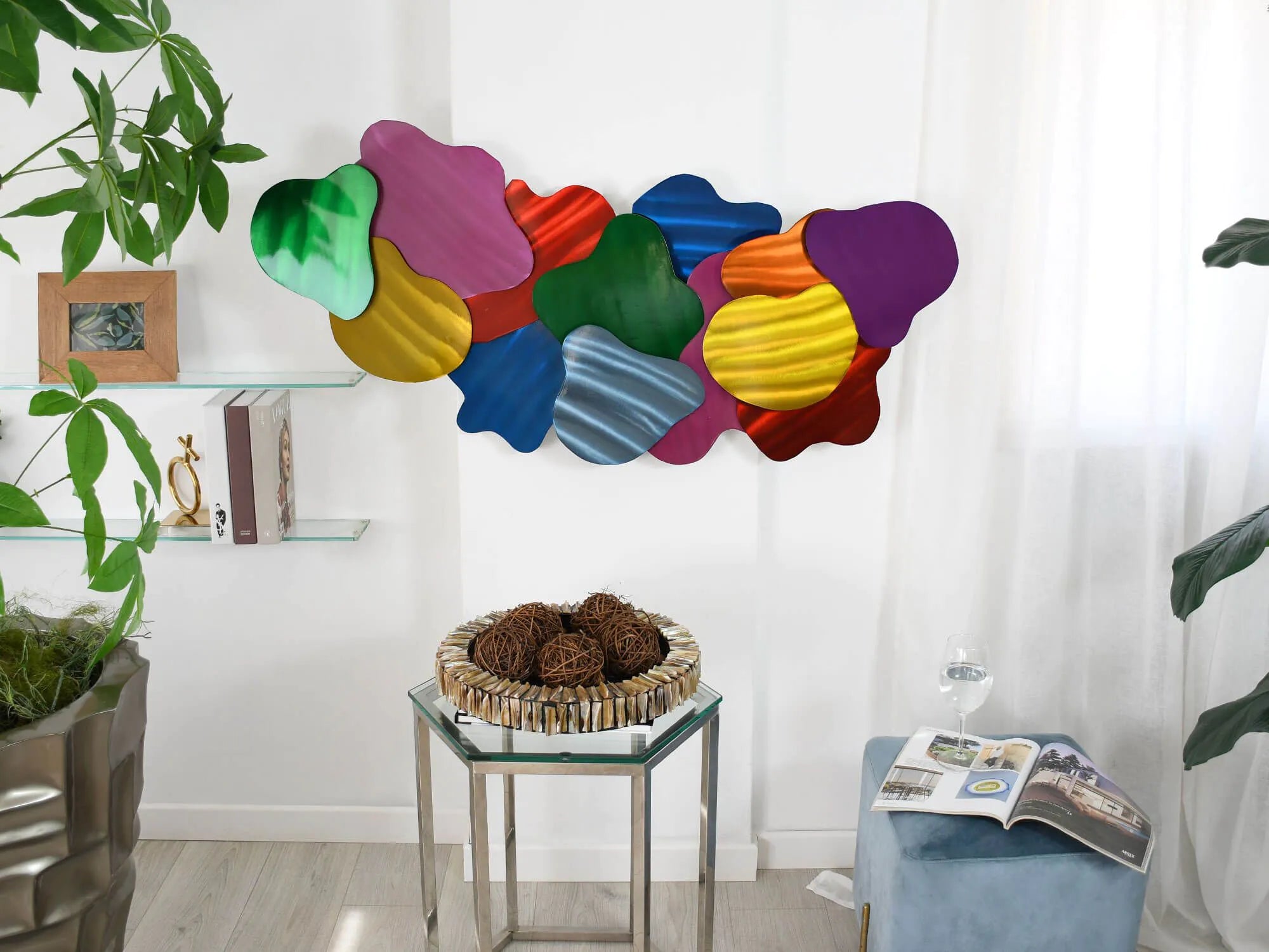 Moderne Wandskulptur Aus Handgefertigtem Metall – Wolkenmotiv, 62x125x9 cm, Mehrfarbig - Einzigartige handgefertigte Wandskulptur mit farbenfroher Oberfläche.