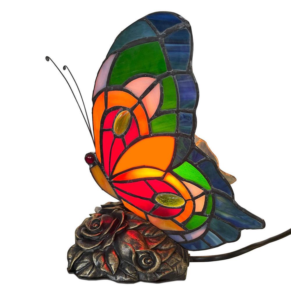 Seitenansicht der Tiffany Nachttischlampe im Schmetterlingsdesign in lebhaften Farben, zeigt die kunstvollen Glasarbeiten und die filigranen Details der Flügel.