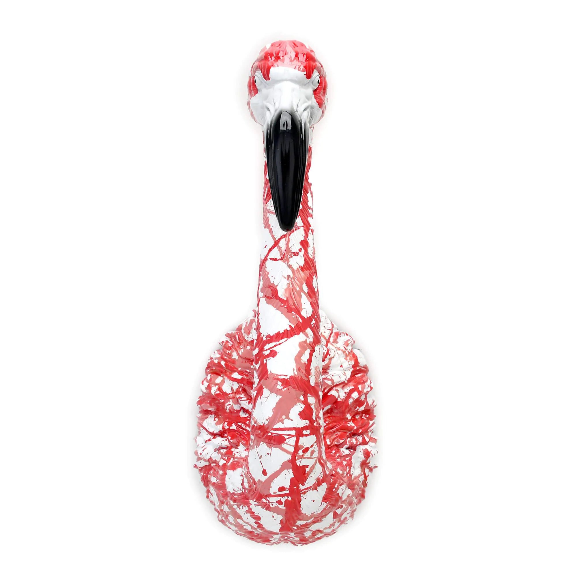 Detailansicht der handgefertigten Rosa Flamingo Skulptur aus Kunstharz, die stilvolle Akzente in jedem Wohnraum setzt.