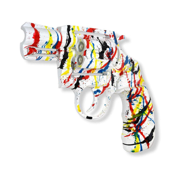 Pistole / Revolver. Mehrfarbig. Skulptur Pop Art aus Harz, von Hand dekoriert, zum Aufhängen an der Wand. 46 x 68 cm. - Designerobjekte.com