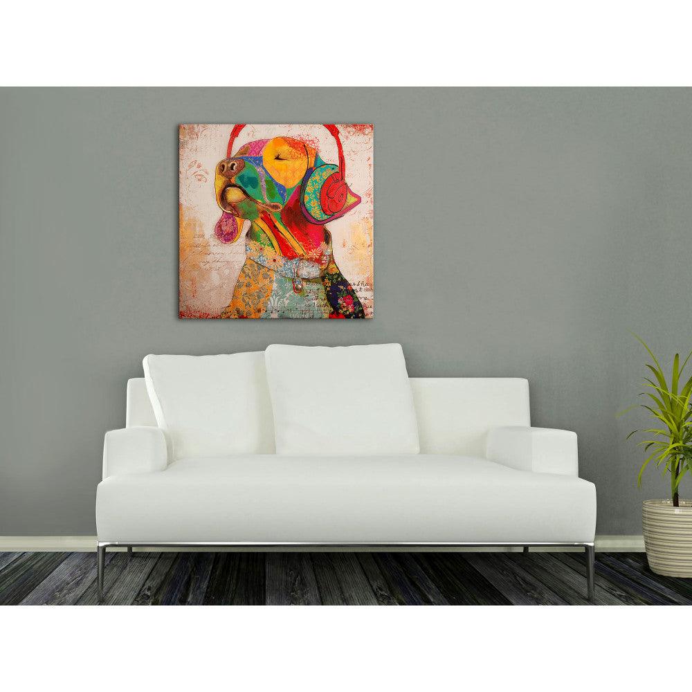 Pop Art Labrador – Handgemaltes Leinwandbild mit Reliefdrucken, 80x80 cm, in modernem Wohnraum an einer grauen Wand, auf einem weißen Sofa präsentiert.